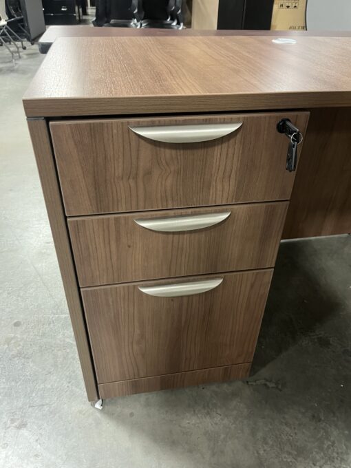 71'' X 71'' L-Desk W/ Hutch - Image 7