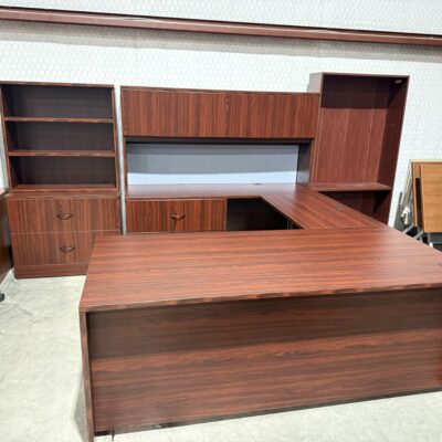 78" X 100" X 72" Mahogany U-Desk W/Hutch And Power